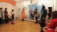 Студенты ЛПИ-филиала СФУ на новогоднем празднике в школе поселка Колесниково